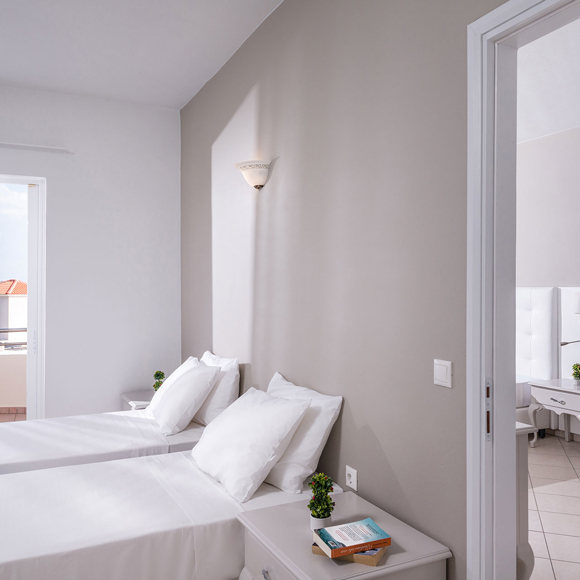 Twin beds in the second bedroom of the family room with access to a balcony