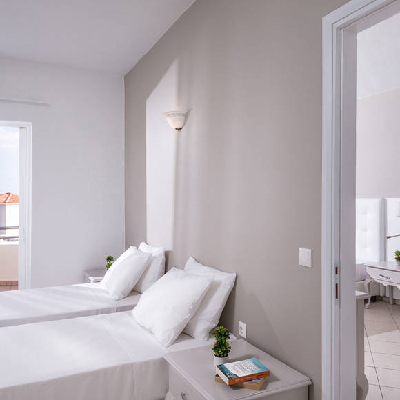 Twin beds in the second bedroom of the family room with access to a balcony